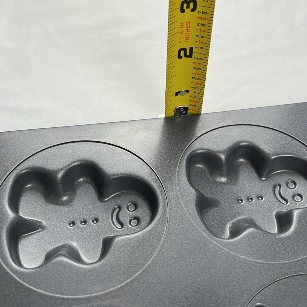 Wilson Preformed Cookie Bakeware - Christmas - Winter - Gingerbread, Tree, Star - Picture 14 of 14